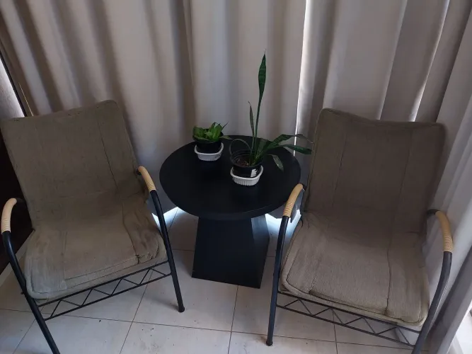 Conjunto sacada mesa e cadeiras