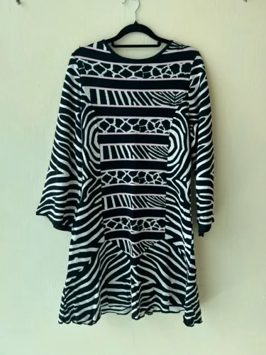 Vestido Renata Campos, tamanho G, estampado.