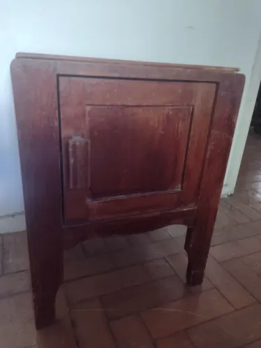 Mesa de Cabeceira de Madeira Antiga