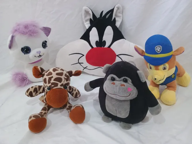 Pelúcias personagens variados