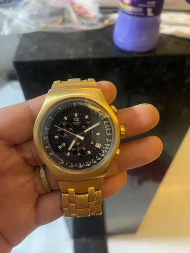 Vendo relógio pouca marcas de uso 