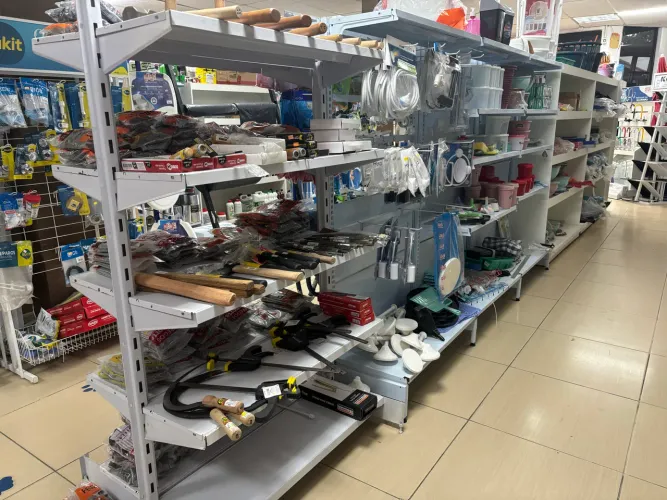 Loja de material de construção e ferragens 