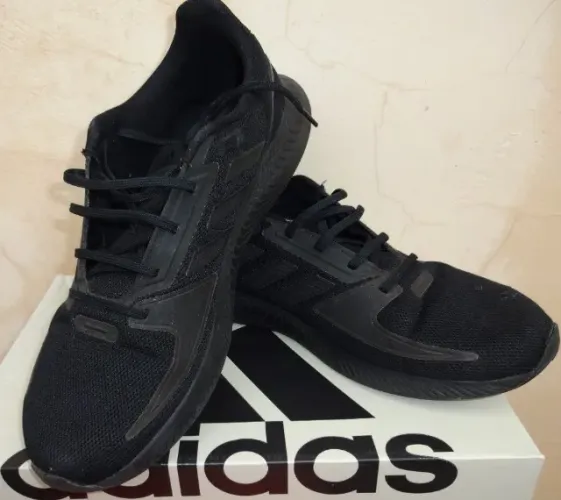 Adidas masc. tam. 43 R$150 POUCO USO