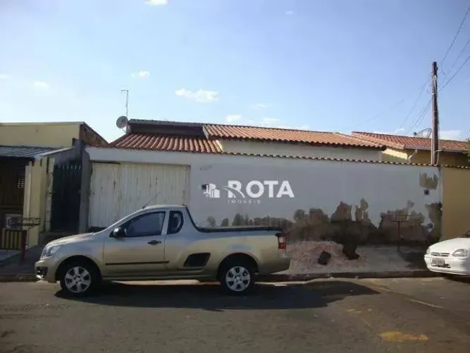 Casa térrea com edícula (2 casas no fundo)