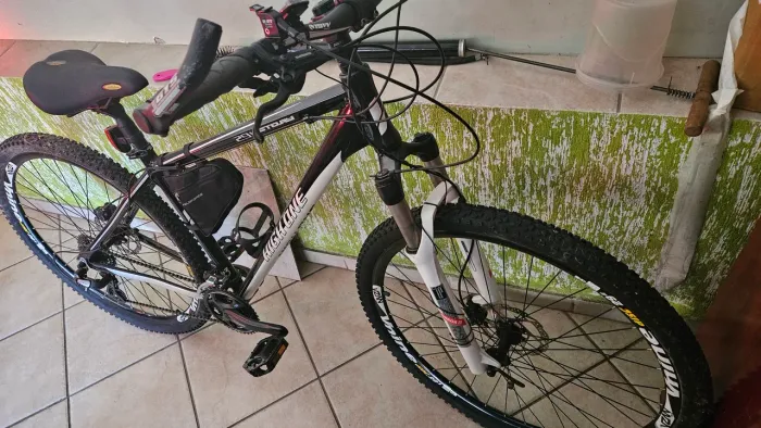 Bicicleta High One montada peça a peça 