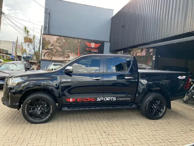 TOYOTA Hilux Caminhonete 2.8 16V SRV 4X4 DIESEL CABINE DUPLA AUTOMÁTICO
