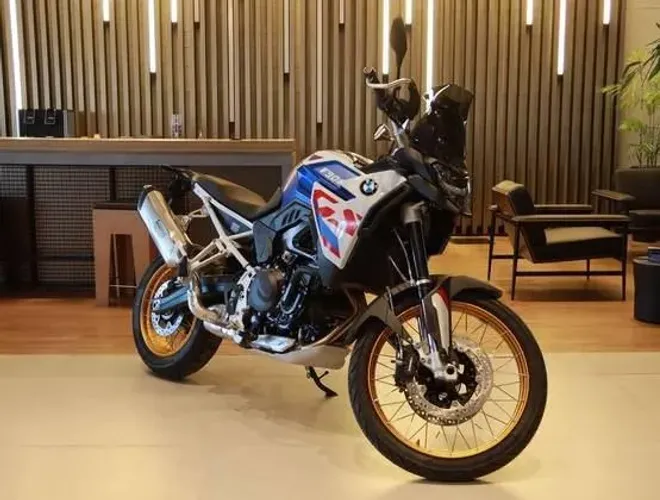 BMW F 900 GS TRHOPHY BRANCA