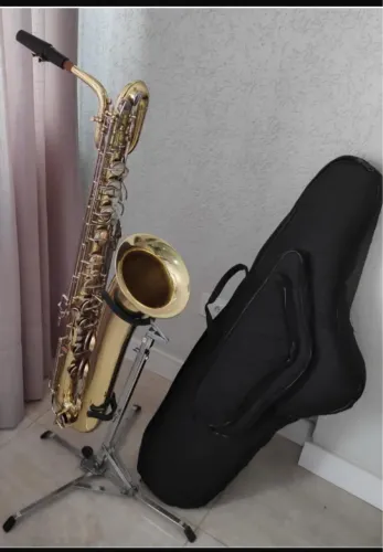Saxofone-barítono marca Buescher