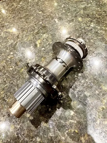 Cubo traseiro Shimano XTR