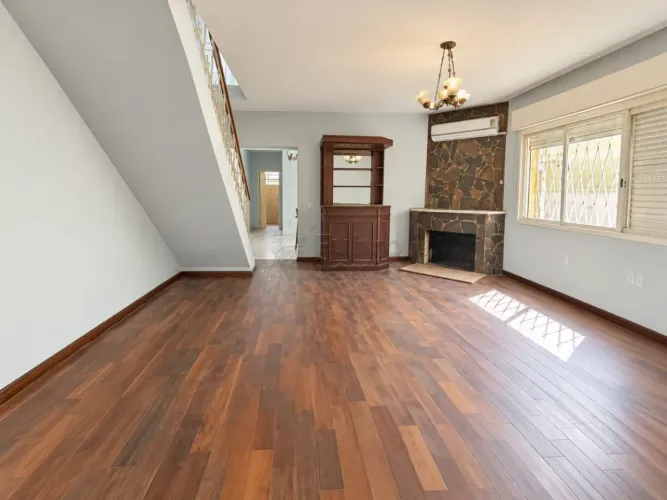 Casa ampla com 5 dormitórios à venda no Fragata!