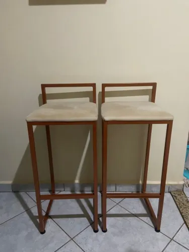 Kit 2 Banquetas Altas Estofadas Suede Pietra Base Bronze Cor:capuccino