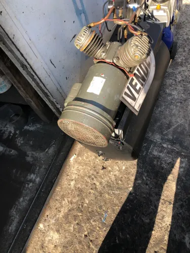 Vendo compressor bom revisado, motor novo, tanque 80 litros, marca schulz
