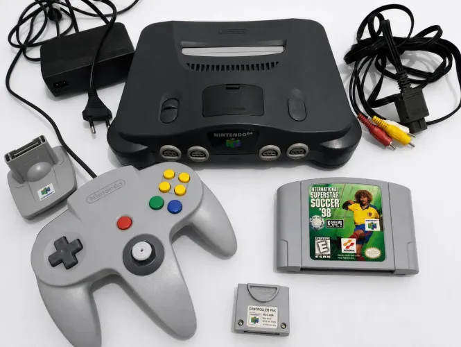 Console Nintendo 64 N64 com memory card e transfer Pak.