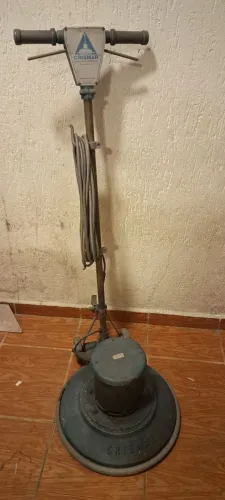 Enceradeira para limpeza Crismar 220v