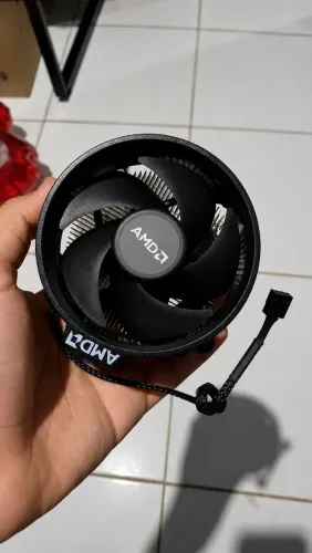 Cooler Original AMD Wraith Stealth para Ryzen