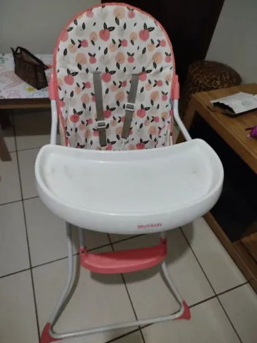 Cadeira de alimentação infantil