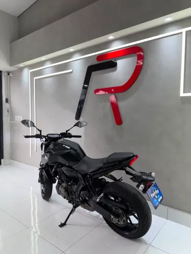 YAMAHA MT-07 ANO 2024 KM 26.000 R$ 48.990,00