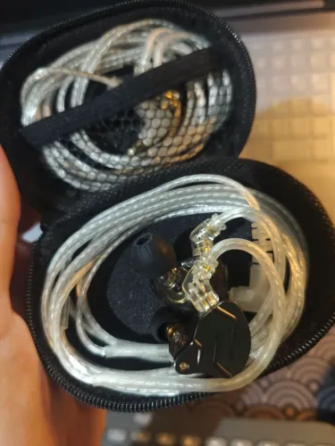 Fone de ouvido KZ ZSN Pro (case + cabo reserva)