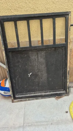 Porta de ferro