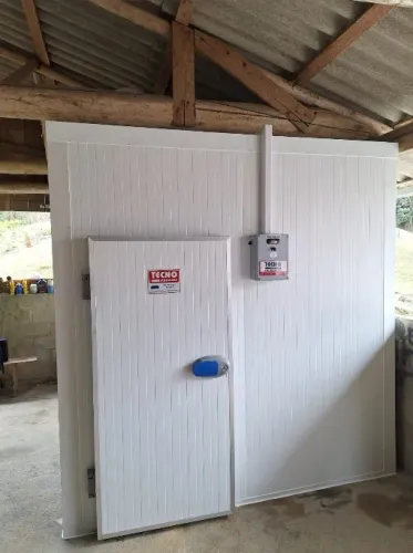 Câmara Fria Comercial e Industrial | Fabricante Próprio | Refrigeração Comercial | Painéis