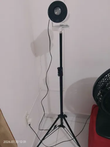 Projetor+ tripé+painel pra por na parede, 70 polegadas. Valor negociável.