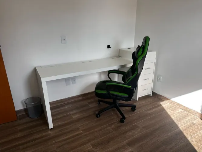 Cadeira e mesa gamer