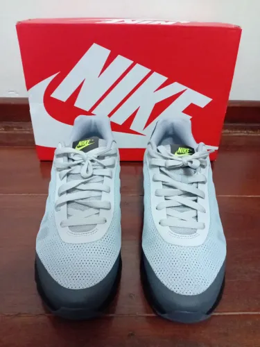 Tênis Nike Air Max Invigor