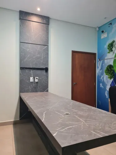 Mesa de reunião e aparador
