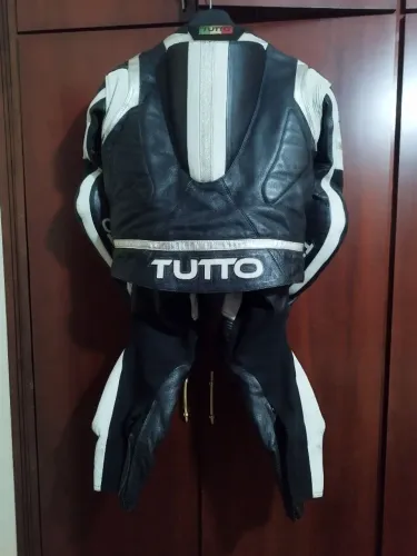 Macacão Tutto racing , 2 peças, número 50. Semi novo.