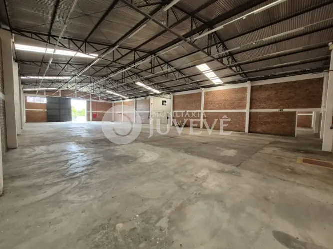 IMOBILIARIA JUVEVE ALUGA BARRACÃO BAIRRO ALTO BACACHERI 1.120M² PRX LINHA VERDE MC DONALDS