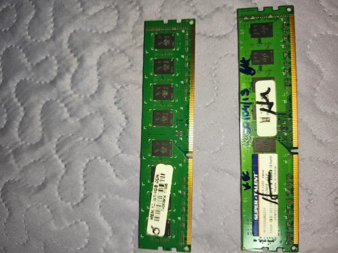 2 Memória ram ddr3 4gb e 2gb ..total 6 gb