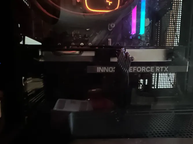 RTX 4060 (8GB) / Pego menor + volta.