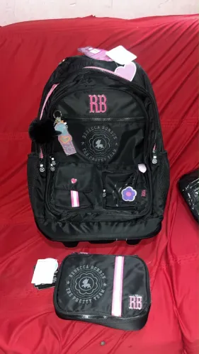Vende- se Mochila e estojo rebecca bonbon NOVA