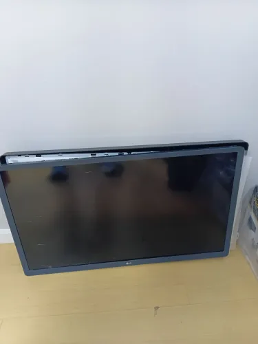 TV LG 32" smart nova tela quebrada