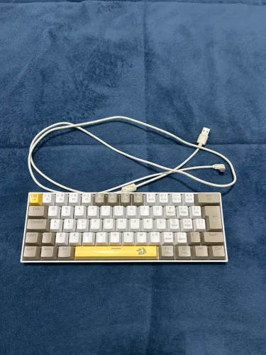 Teclado mecânico Redragon lakshimi
