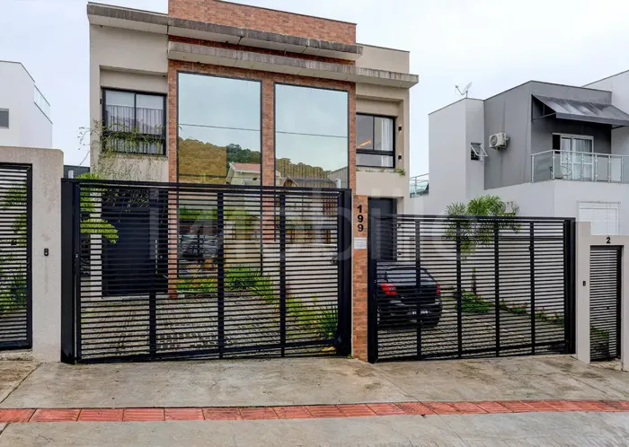 Sobrado no bairro Ariribá em Balneário Camboriú.