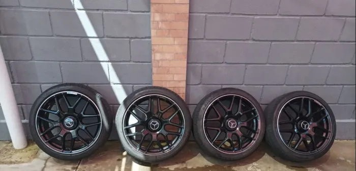 Rodas aro 19 Mercedes AMG com pneus runflat
