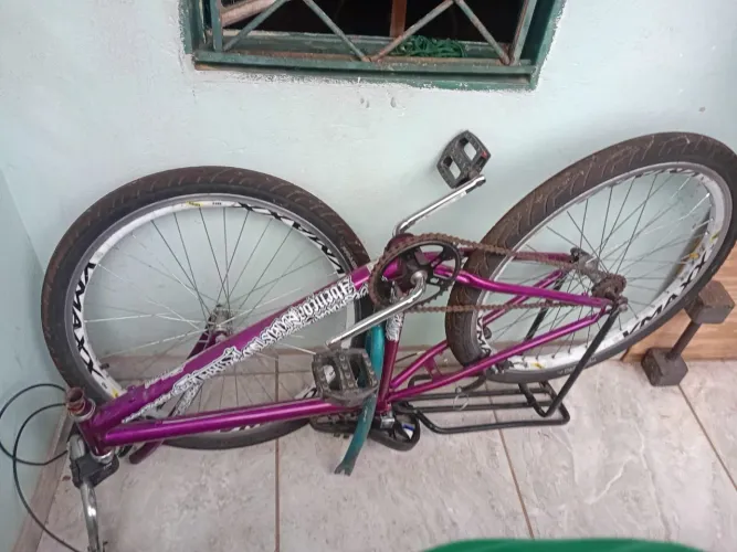 Vende-se bicicleta montadinha,com roda vmax,com o garfo quebrado