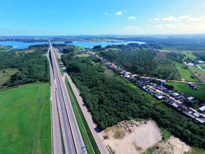 Terreno comercial à venda na Av. Vinte e Cinco de Julho, Três Vendas - 71.338 m² de área t