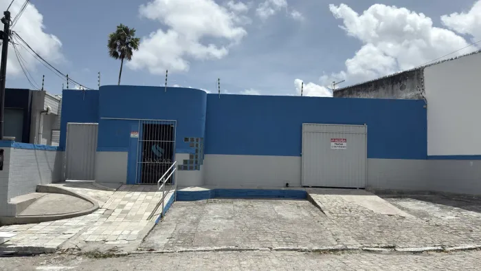 Excelente casa comercial com galpão