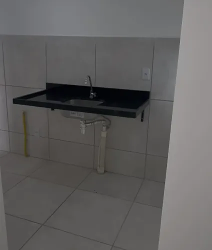 Balcão em Granito Verde Ubatuba com Cuba Inox e Torneira