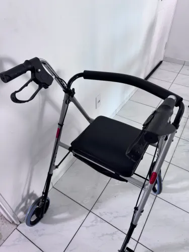 Vendo Andador dobrável e grade para cama