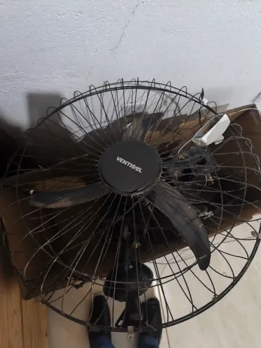 Ventilador de parede.