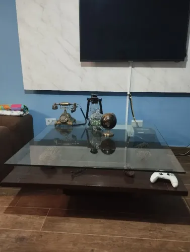 Mesa centro madeira maciça com tampo de vidro 