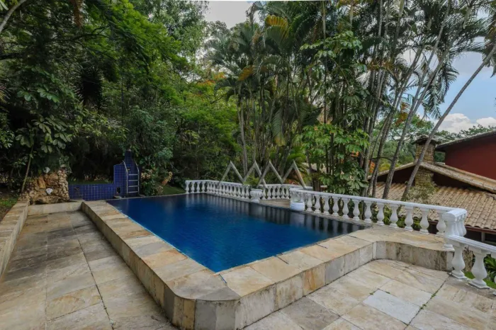 Casa à Venda ou Locação no Condomínio Vila Del Rey | 1.200 m² - 3 quartos
