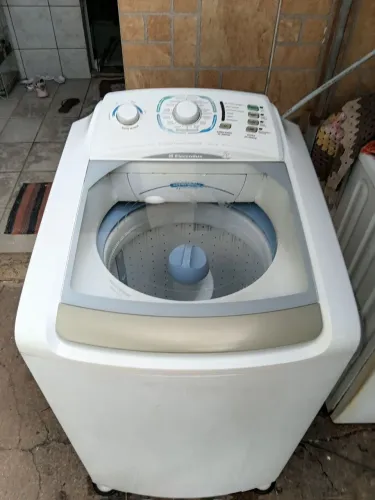 Máquina Electrolux 10kg entrego