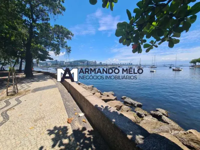 Apartamento à venda bairro Urca, quarto e sala frente à praia