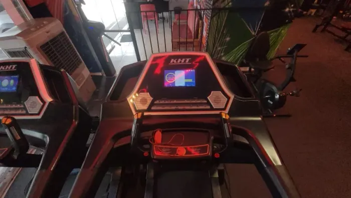 ESTEIRA PROFISSIONAL COM TELA LED + INCLINAÇÃO + MASSAGEADOR