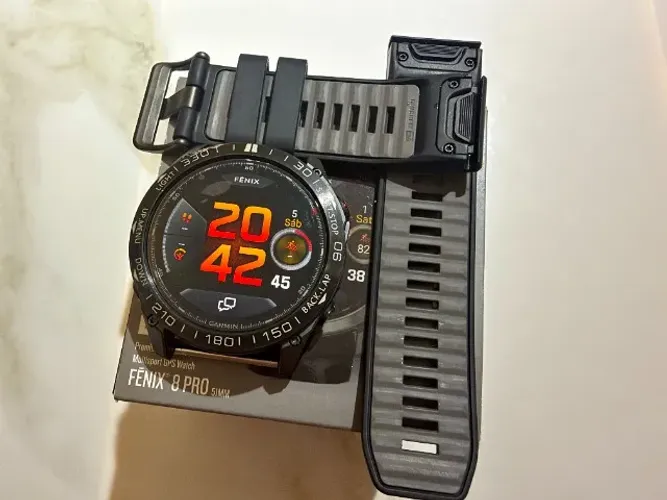 Garmin Fenix 8 Pro 51mm AMOLED Preto (inReach - LTE) Titânio + safira