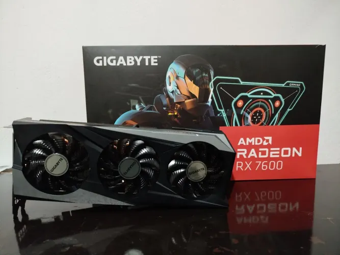 Placa de Vídeo RX7600 8gb gigabyte dois meses de uso.
